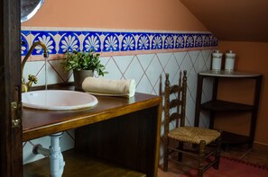 Shower, hair dryer, bidet, toilet paper - El Huerto de Candeleda (candeleda)