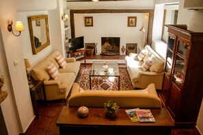 TV connectée, lecteur de DVD, livres