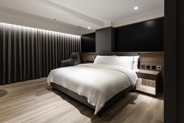 Cubrecamas, minibar con artículos gratuitos y cortinas blackout