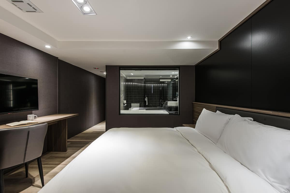 Superior Queen Room | Donzen dekbedden, een gratis minibar, verduisterende gordijnen