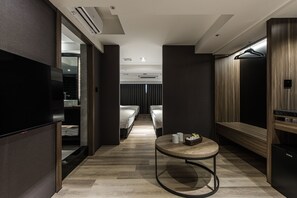 Room for 8 | Edredón, artículos del minibar gratis y cortinas blackout 