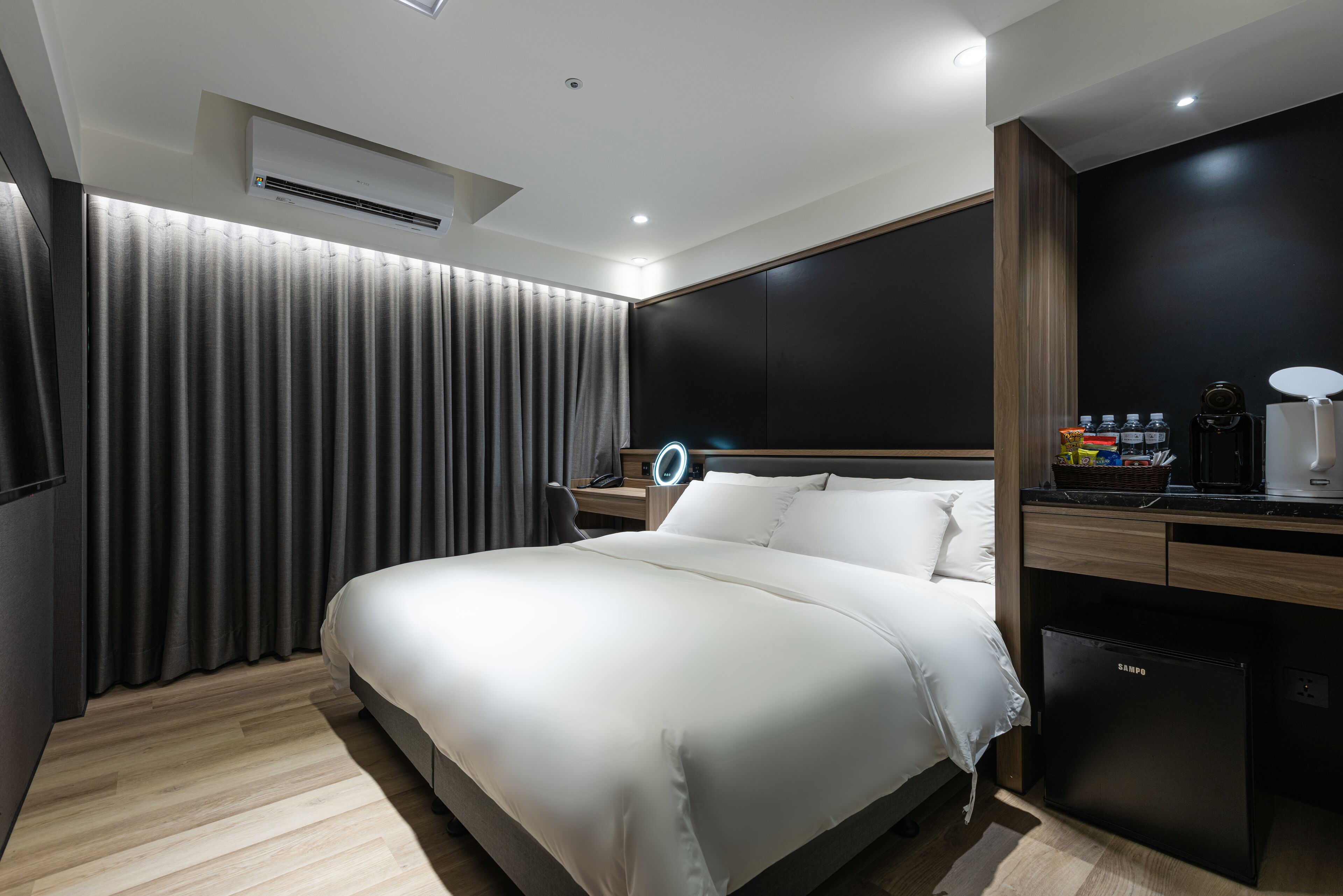 Small Double Room for single | Down duvets, free minibar, blackout curtains, soundproofing