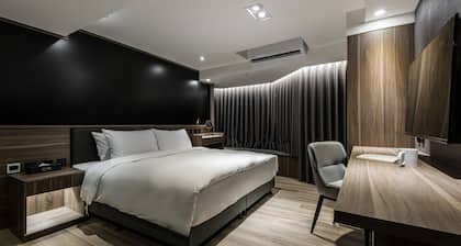 Autumn Willow Hotel