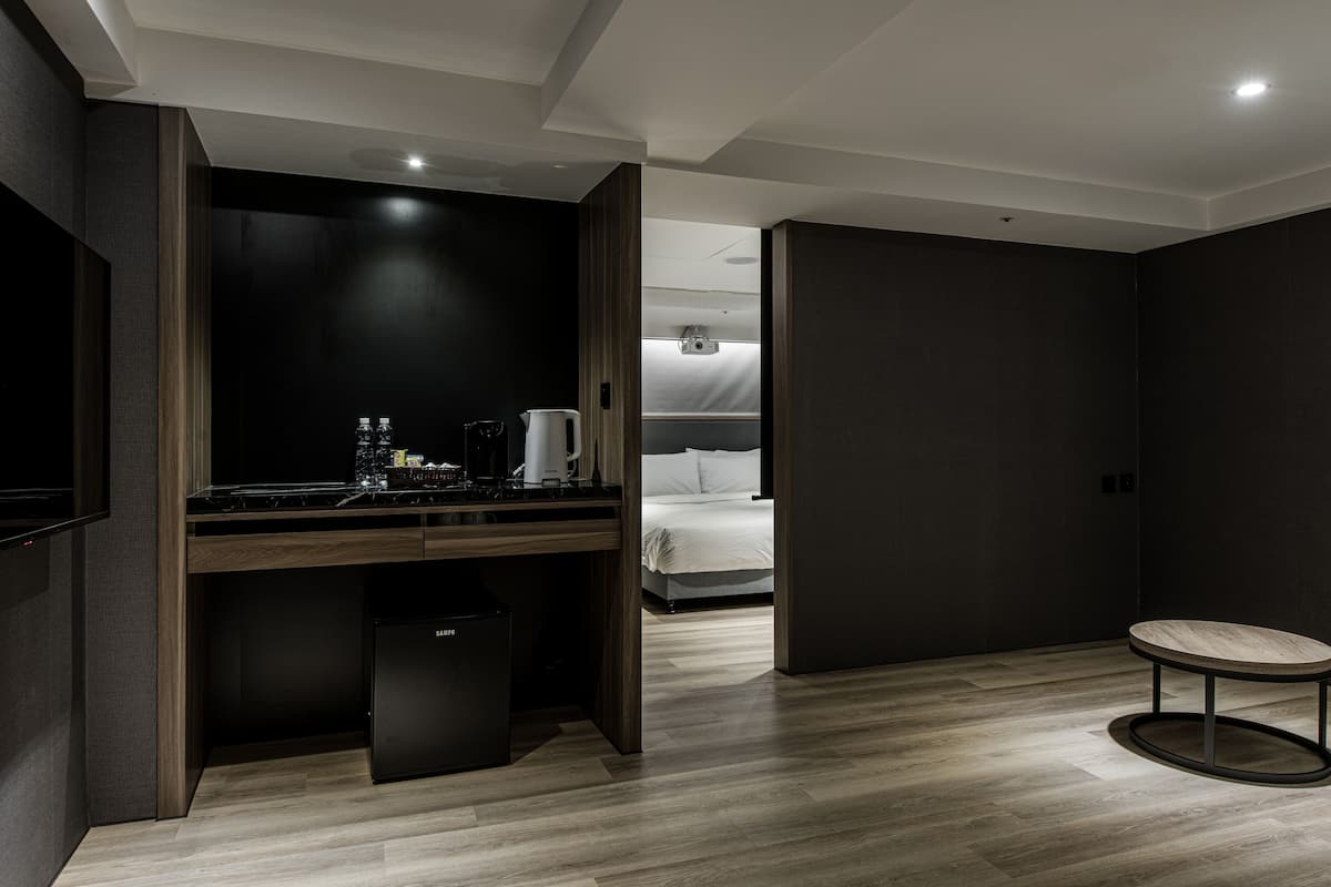 高级套房 | 羽绒被、迷你吧(备有免费物品)、遮光窗帘、隔音