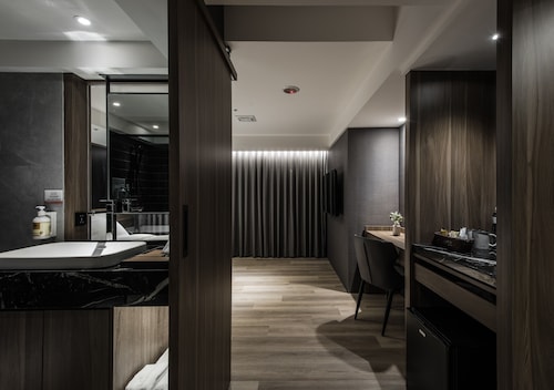 Autumn Willow Hotel