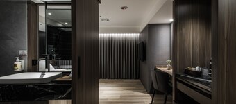 Autumn Willow Hotel