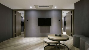 Two-Bedroom Suite | 거실