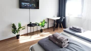 4 Schlafzimmer, Schreibtisch, Bügeleisen/Bügelbrett, Reisekinderbett