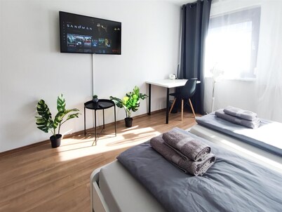City location 4 rooms 7 Beds Balcony Netflix INET