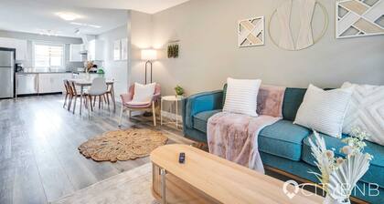 Westwood. Sleeps 8. Central. 1GB Fiber Optic. A/C
