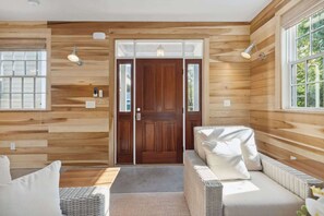 Interior - ‘Driftwood’ - Downtown Private Cottage (Charleston)