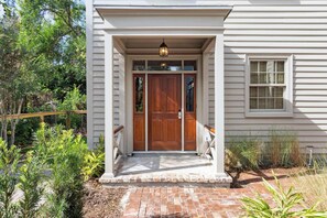 Exterior detail - ‘Driftwood’ - Downtown Private Cottage (Charleston)
