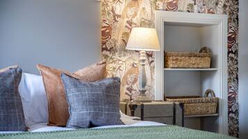 Deluxe King Room | Individually decorated, individually furnished, iron/ironing board