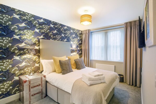 Standard-Doppelzimmer | Individuell dekoriert, individuell eingerichtet, Bügeleisen/Bügelbrett