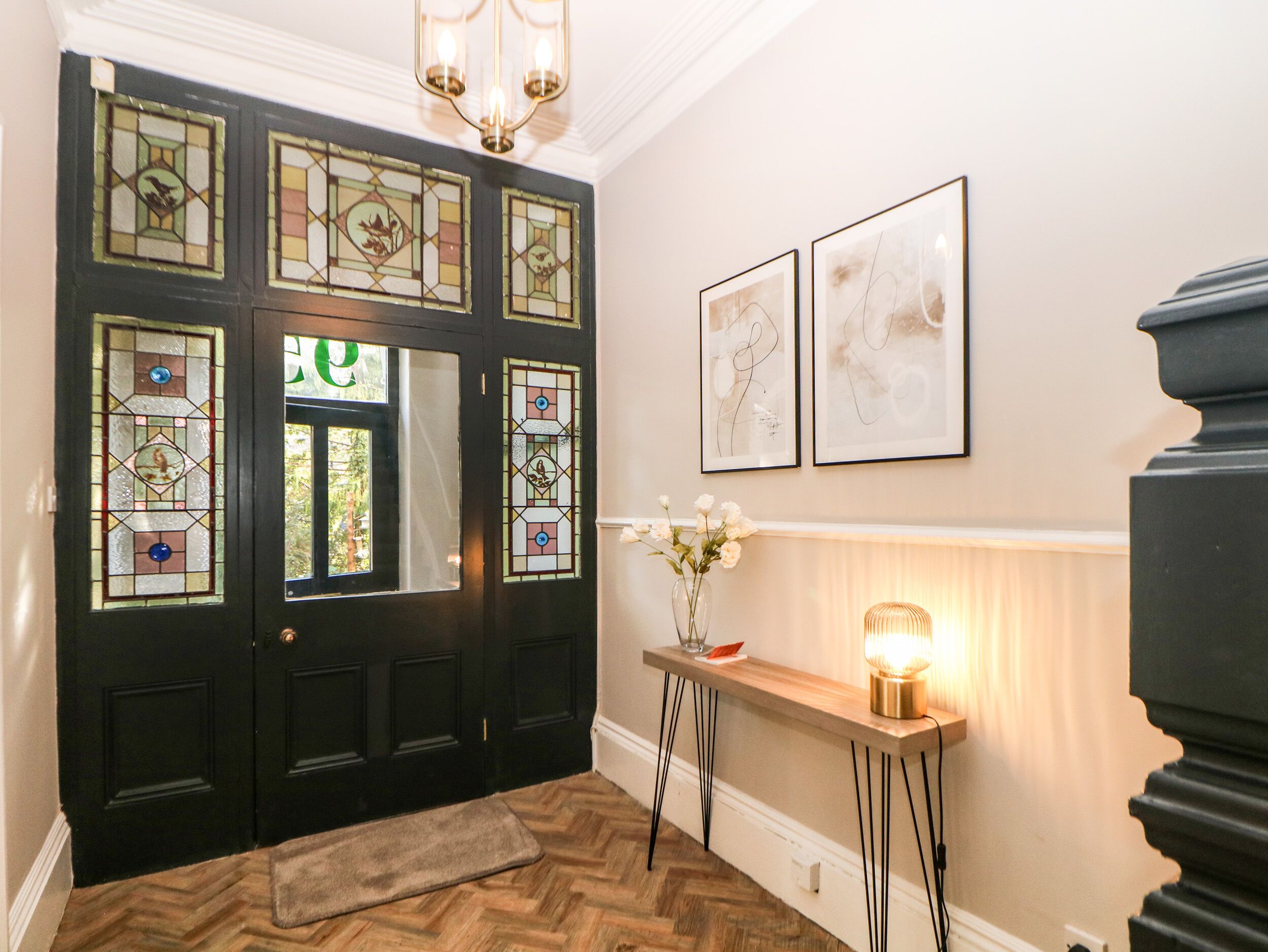 6 habitaciones, decoración personalizada y muebles diferentes 