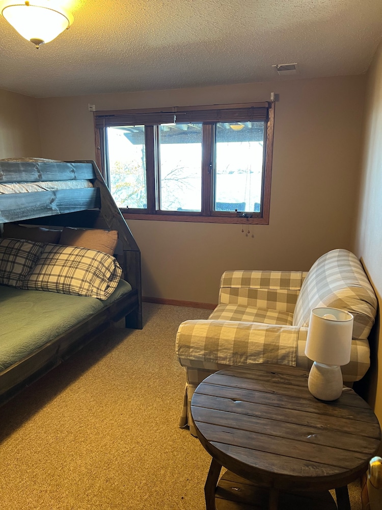 Cozy lake home on chain of lakes! Douglas County Vrbo