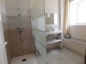 Shower - Stone country house 142 m2 (Lougé-sur-Maire)
