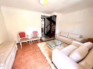 Family Studio, 3 Bedrooms | Ruang tamu