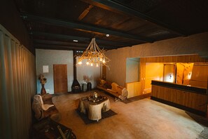 Lobby sitting area - Reserva Campos do Jordão (Campos do Jordão)