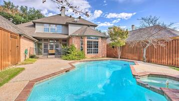 Lämmitetty uima-allas