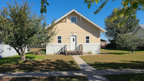 4 Seasons Inn: 
Hunt, Fish, Work, Relax, Visit
4 bedroom 2 up/2 dn, 2 full bath