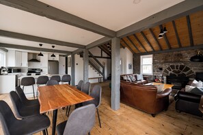 Interior - The Brook, Prince Edward County - 4 acre country estate with spa-like amenities! (Picton)