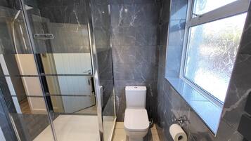 Apartment | Bathroom | Shower, hair dryer, towels