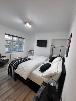 Apartment | 2 bedrooms, iron/ironing board, free WiFi, bed sheets - Top Luxury 2 bed Apartment - London (London)