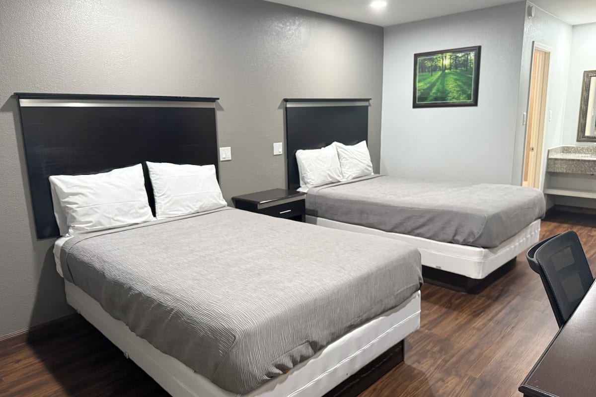 Basic Double Room | 1 bedroom, laptop workspace, iron/ironing board, free WiFi