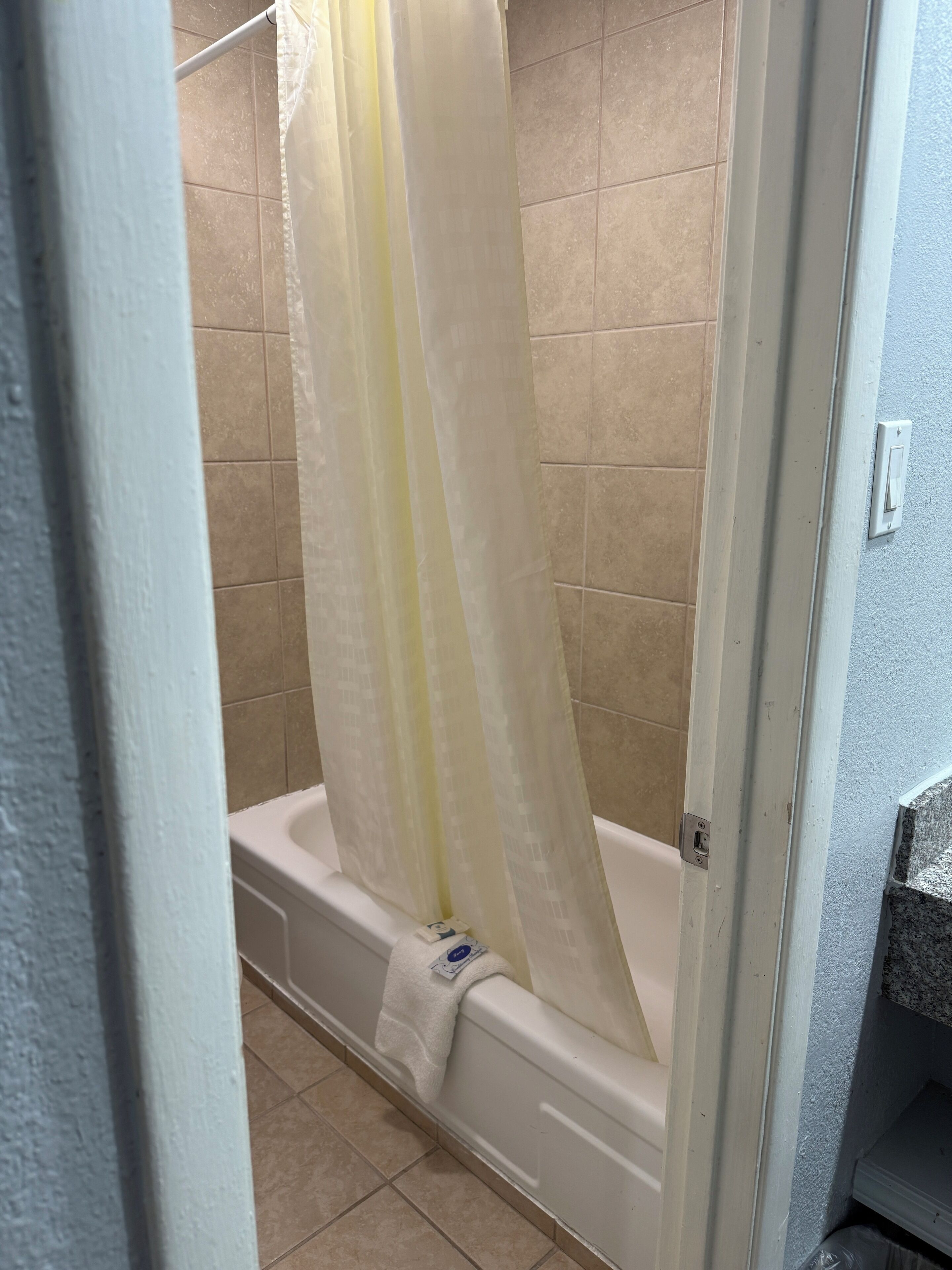 Basic Single Room | Bathroom