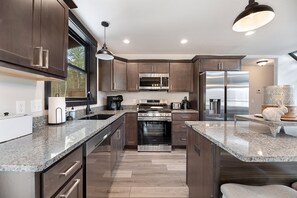 Fridge, microwave, stovetop, dishwasher