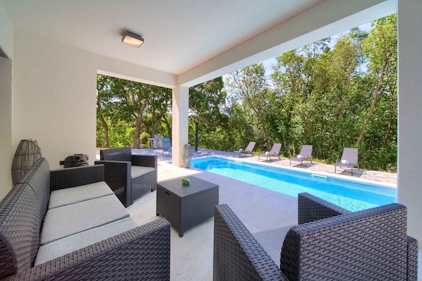 Lämmitetty uima-allas