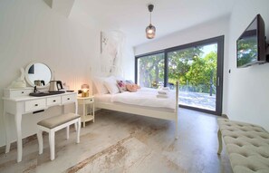 4 bedrooms, iron/ironing board, Internet