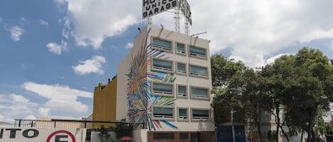 Fachada de la propiedad