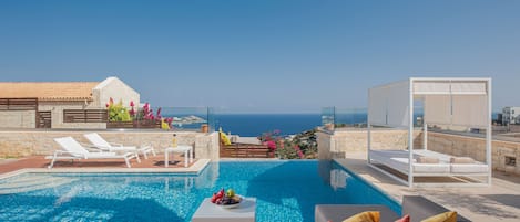 حمّام سباحة خارجي