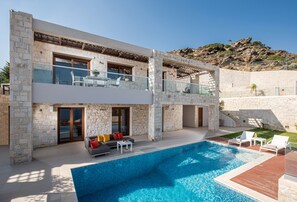 Outdoor pool - Omega House in Crete (Malevizi)