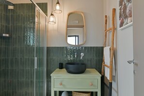 Shower, hair dryer, bidet, towels - VILLA RARIKI, POOL AND RELAX (Scicli)