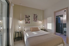 4 bedrooms, iron/ironing board, travel cot, free WiFi
