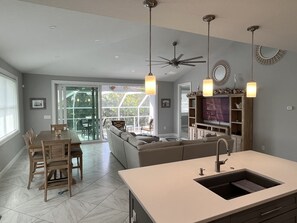 Smart TV, table tennis, printers - Private heated pool & spa home. Close to beach! (Naples)