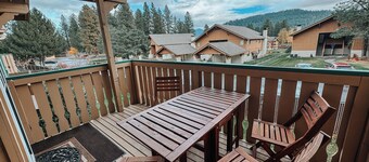 The Grizzly Hideaway