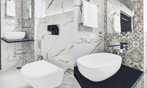 Premium-Doppelzimmer | Badezimmer | Kostenlose Toilettenartikel, Handtücher, Seife, Shampoo