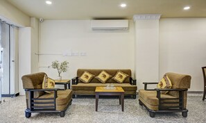 Lobby sitting area - Treebo Jheel Mahal (Udaipur)