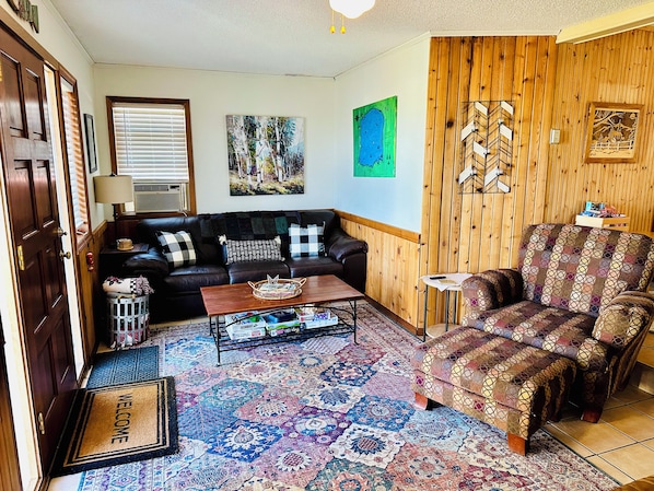 Smart TV, fireplace - Experience Fall on Lake Mille Lacs! (Isle)