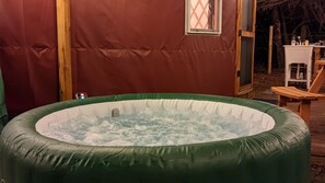 Outdoor spa tub