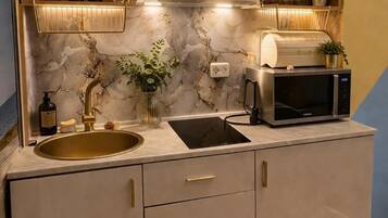Fridge, microwave, stovetop, electric kettle