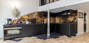 雪櫃、微波爐、焗爐、爐具