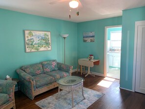 TV - Charming One Bedroom on St Pete Beach "America's #1 Beach (St. Pete Beach)