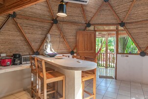 Domo El Capitan | Private kitchen | Full-size fridge, oven, blender