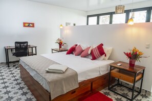 Egyptian cotton sheets, premium bedding, in-room safe, free WiFi