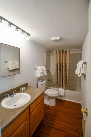 Combined shower/tub